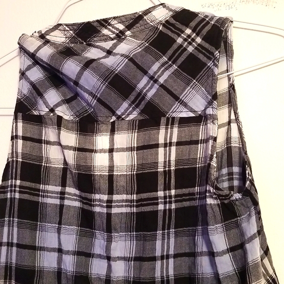 Splendid Plaid Surplice Tank Sleeveless Cotton Gauze Style Crinkle Blue Black Wh - Picture 6 of 7